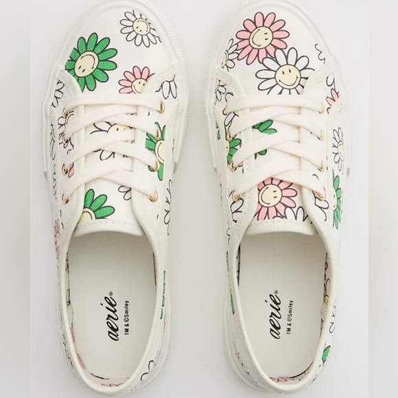 Women’s Size 8 Aerie Smiley® Lace Up Sneakers - Picture 7 of 7